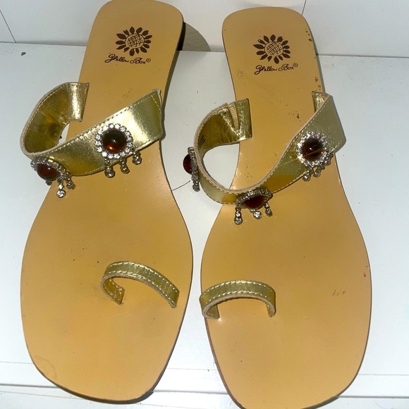 Vintage Shoes - Toe ring Sandals✨gorgeous jeweled sandals rhinestone sandals bling wedges
